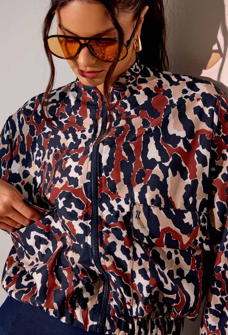 Jaqueta bomber com bolsos frontais estampada Gaia