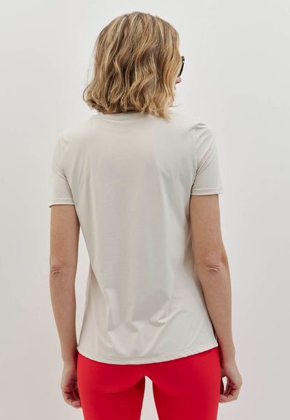 Tshirt alongada nas costas lisa luna Voá