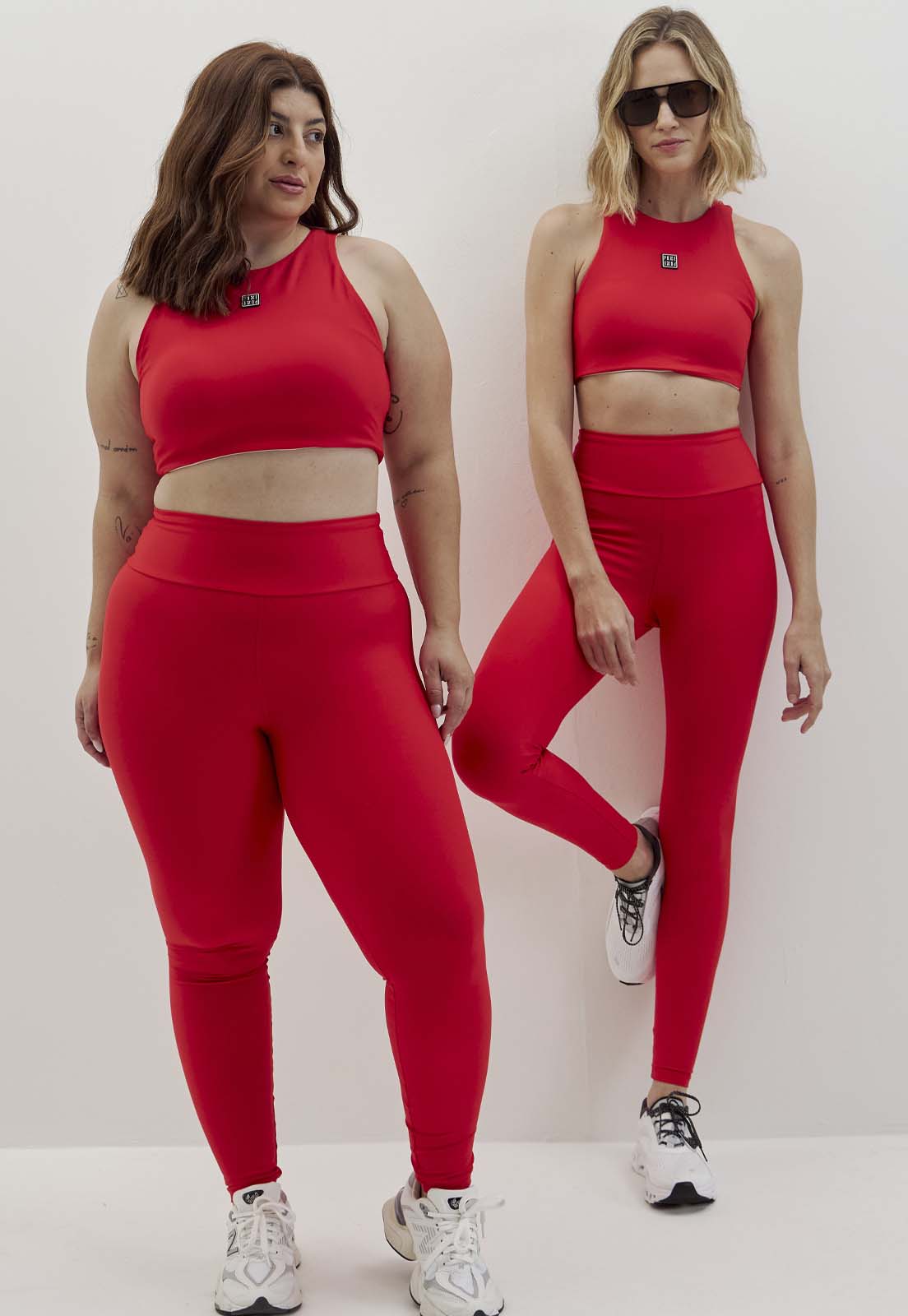 Top dupla face liso vermelho carmim e luna com bojo fixo Voá