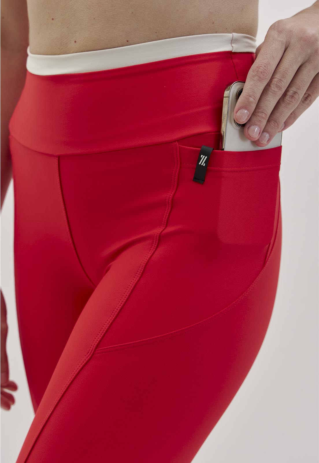 Legging vermelho carmim com detalhe luna no cós e bolsos Voá