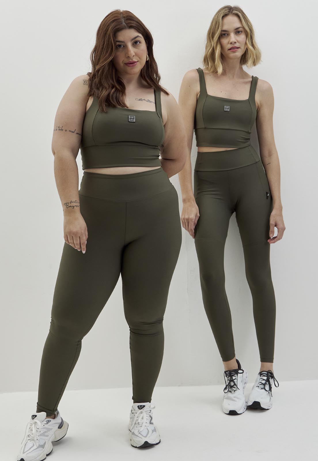 Top longo decote quadrado dupla face preto e verde elite com bojo removível Voá