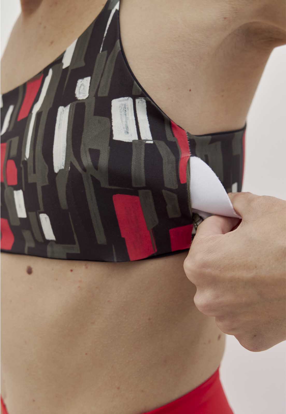 Top faixa dupla face preto e estampado com bojo removível Voá