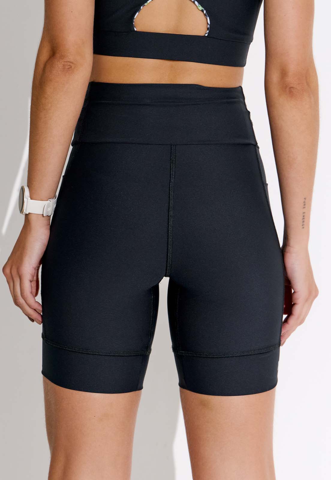 Bermuda Running Lisa Preta Multibolsos Action