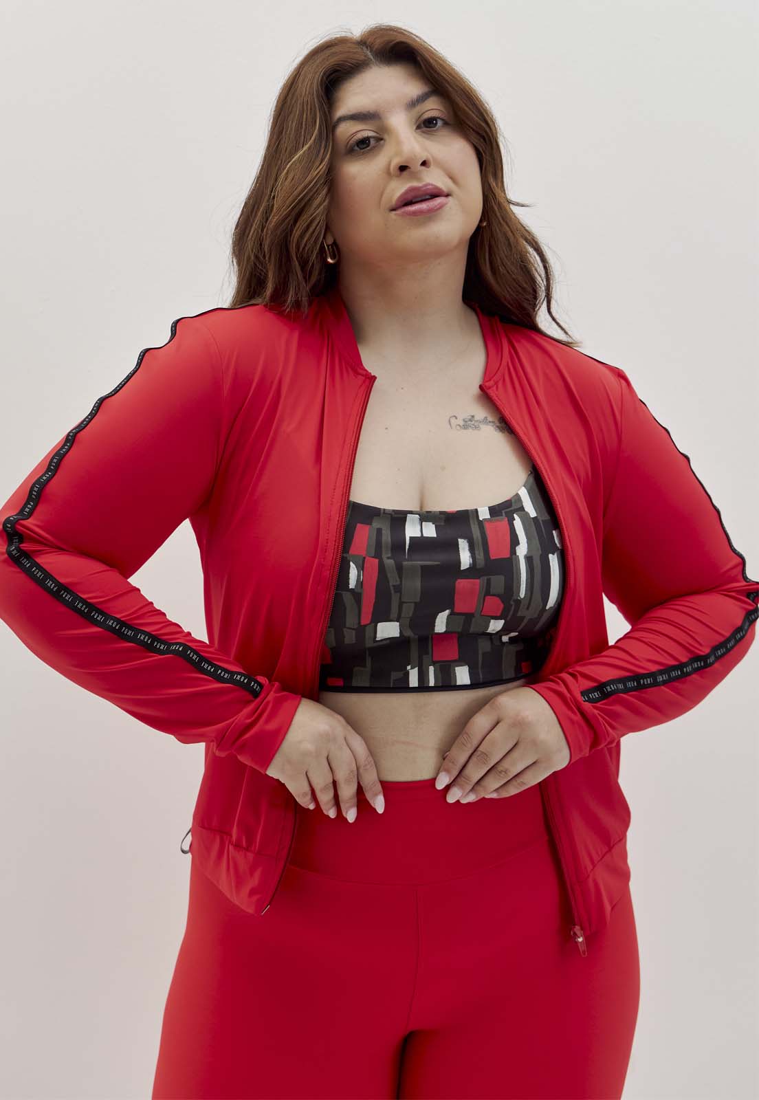 Jaqueta slim de malha vermelho carmim com elástico personalizado Voá