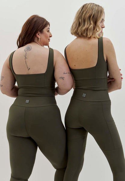 Top longo decote quadrado dupla face preto e verde elite com bojo removível Voá