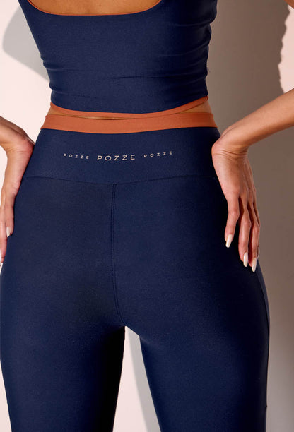 Legging marinho com detalhe marrom capuccino e bolsos Gaia