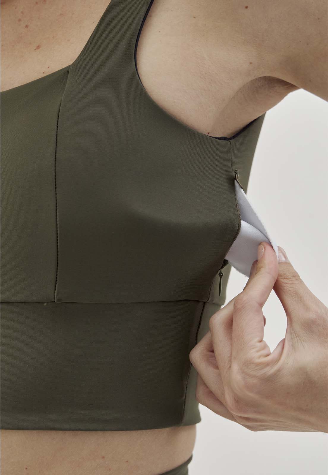 Top longo decote quadrado dupla face preto e verde elite com bojo removível Voá