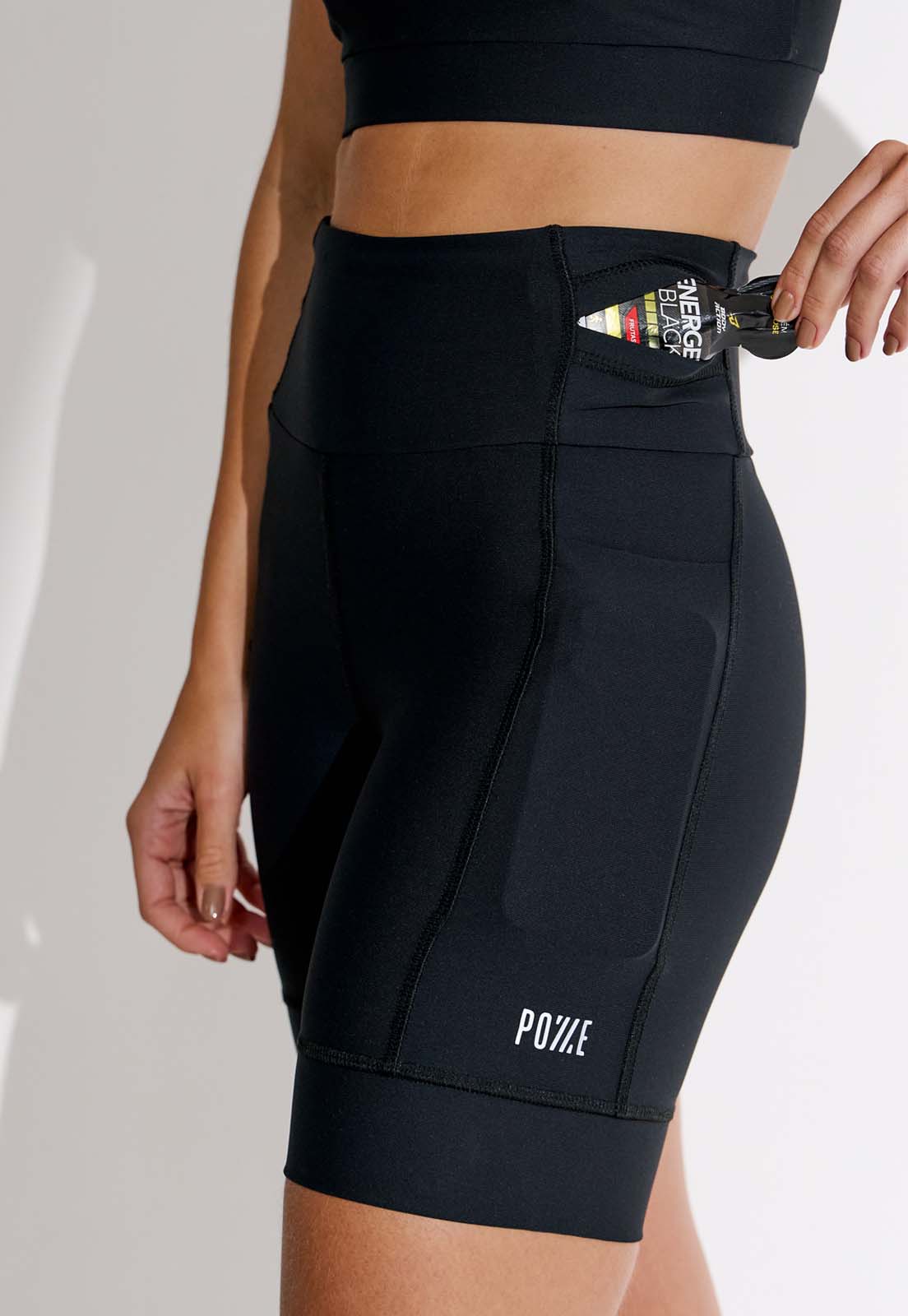 Bermuda Running Lisa Preta Multibolsos Action