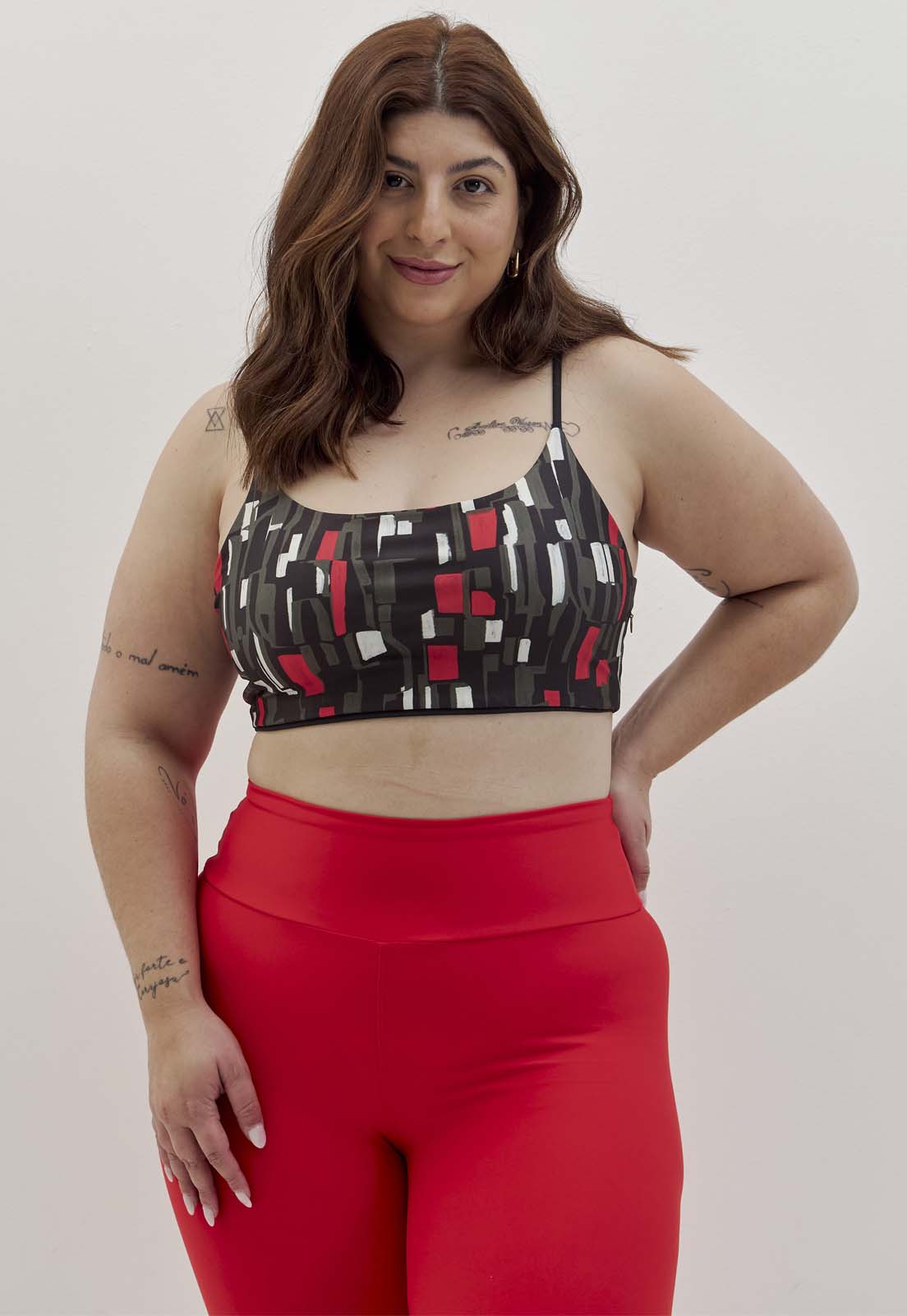 Top faixa dupla face preto e estampado com bojo removível Voá