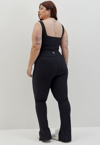 Calça legging flare com fenda e bolso lisa preto Voá