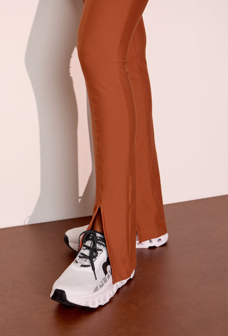 Calça legging flare com fenda e bolso lisa marrom capuccino Gaia