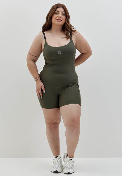 Macaquinho verde elite com bolsos e elástico personalizado Voá