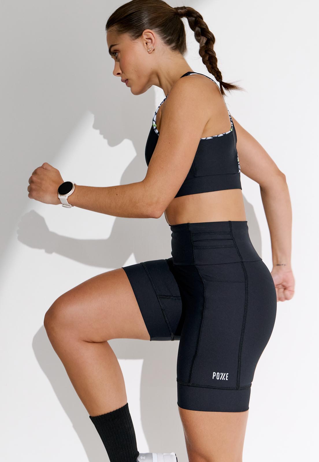 Bermuda Running Lisa Preta Multibolsos Action