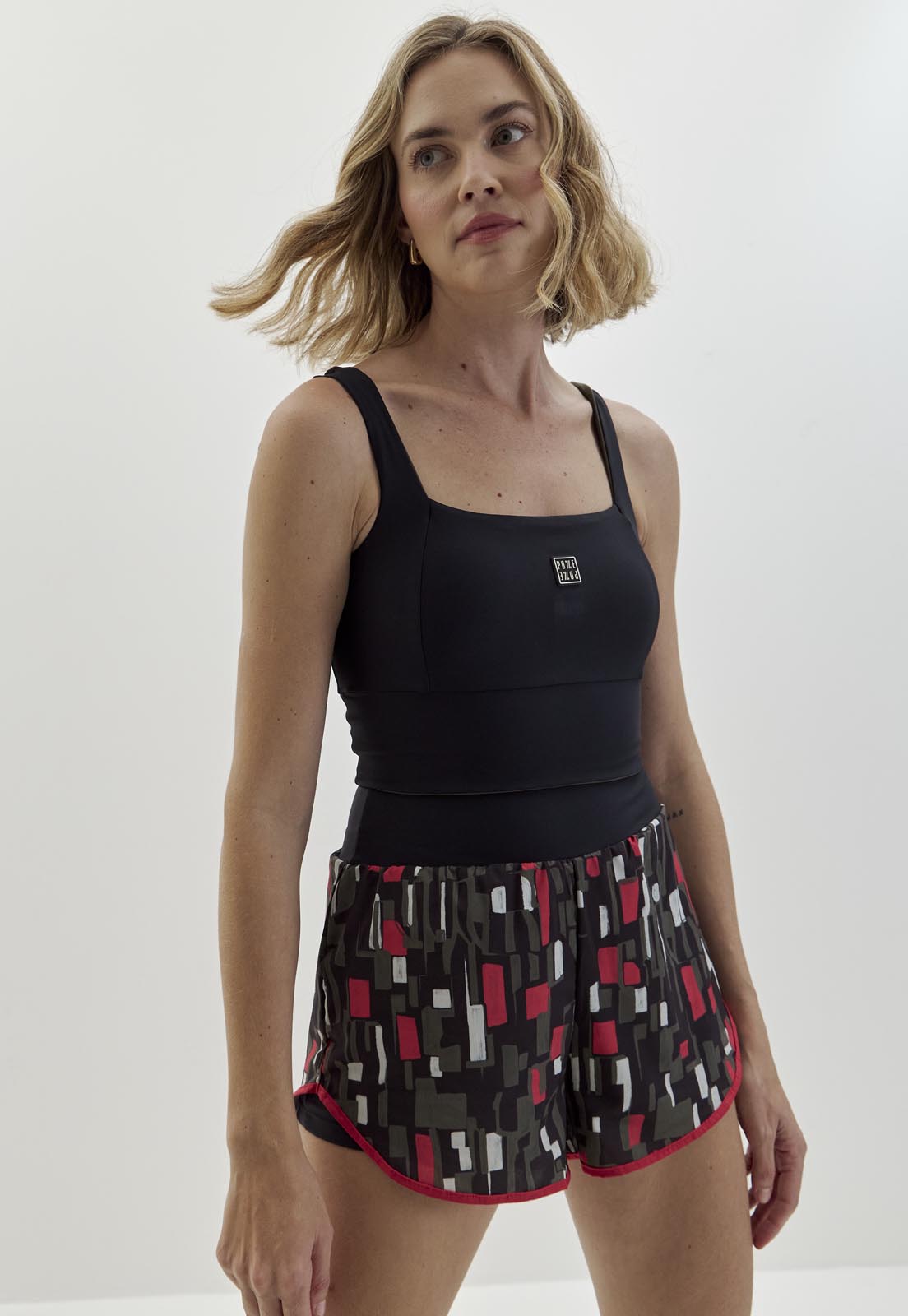 Top longo decote quadrado dupla face preto e verde elite com bojo removível Voá