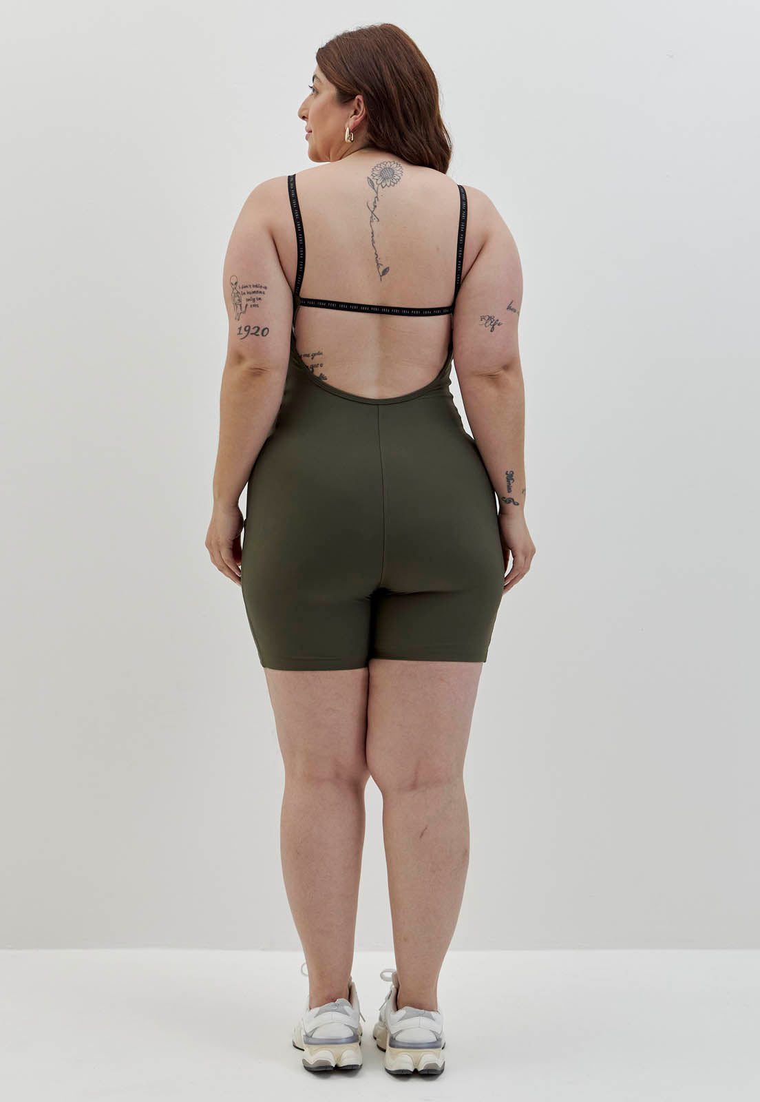 Macaquinho verde elite com bolsos e elástico personalizado Voá