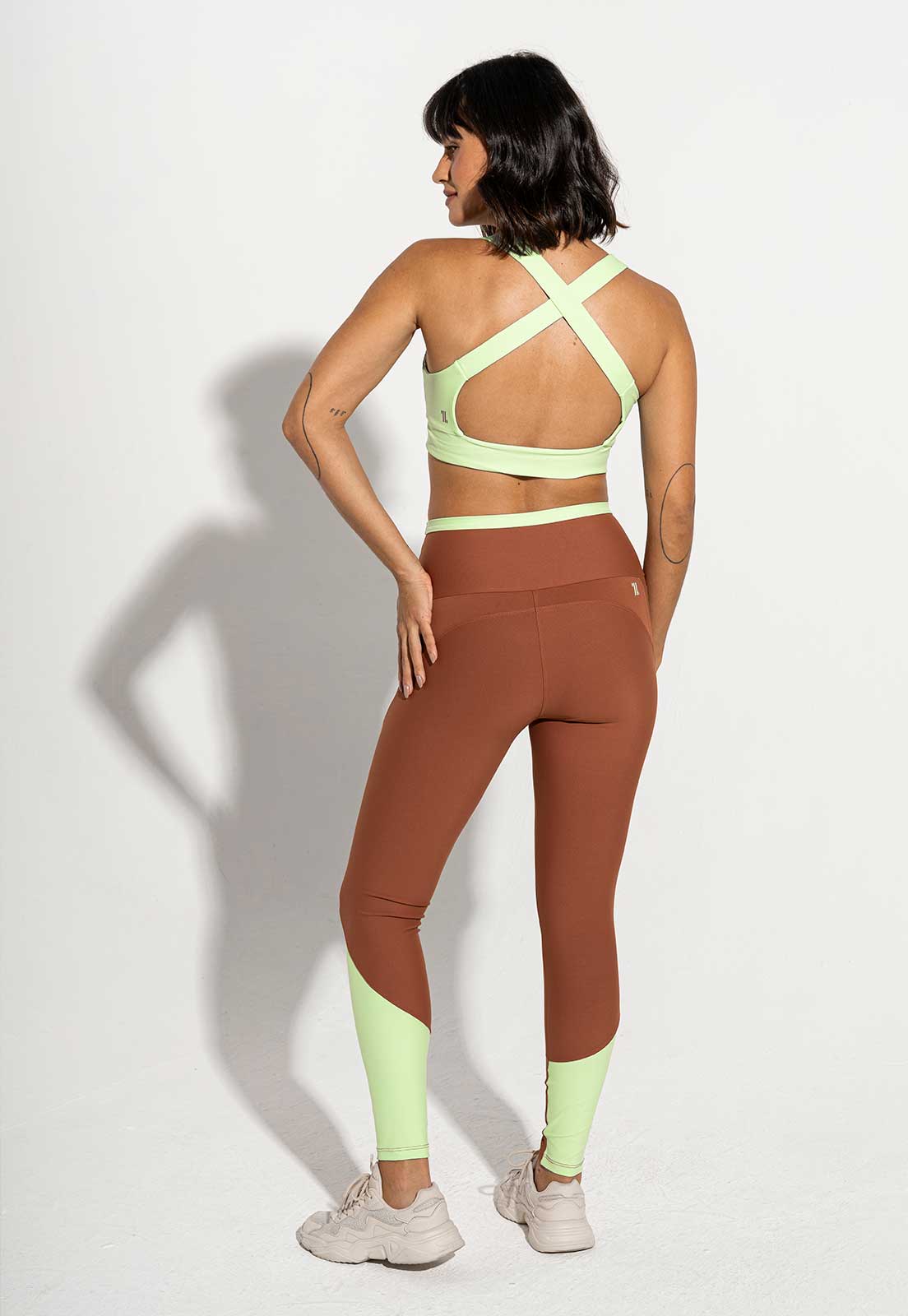Conjunto Top dupla face+Legging bicolor+Jaqueta lisa capuccino Aura