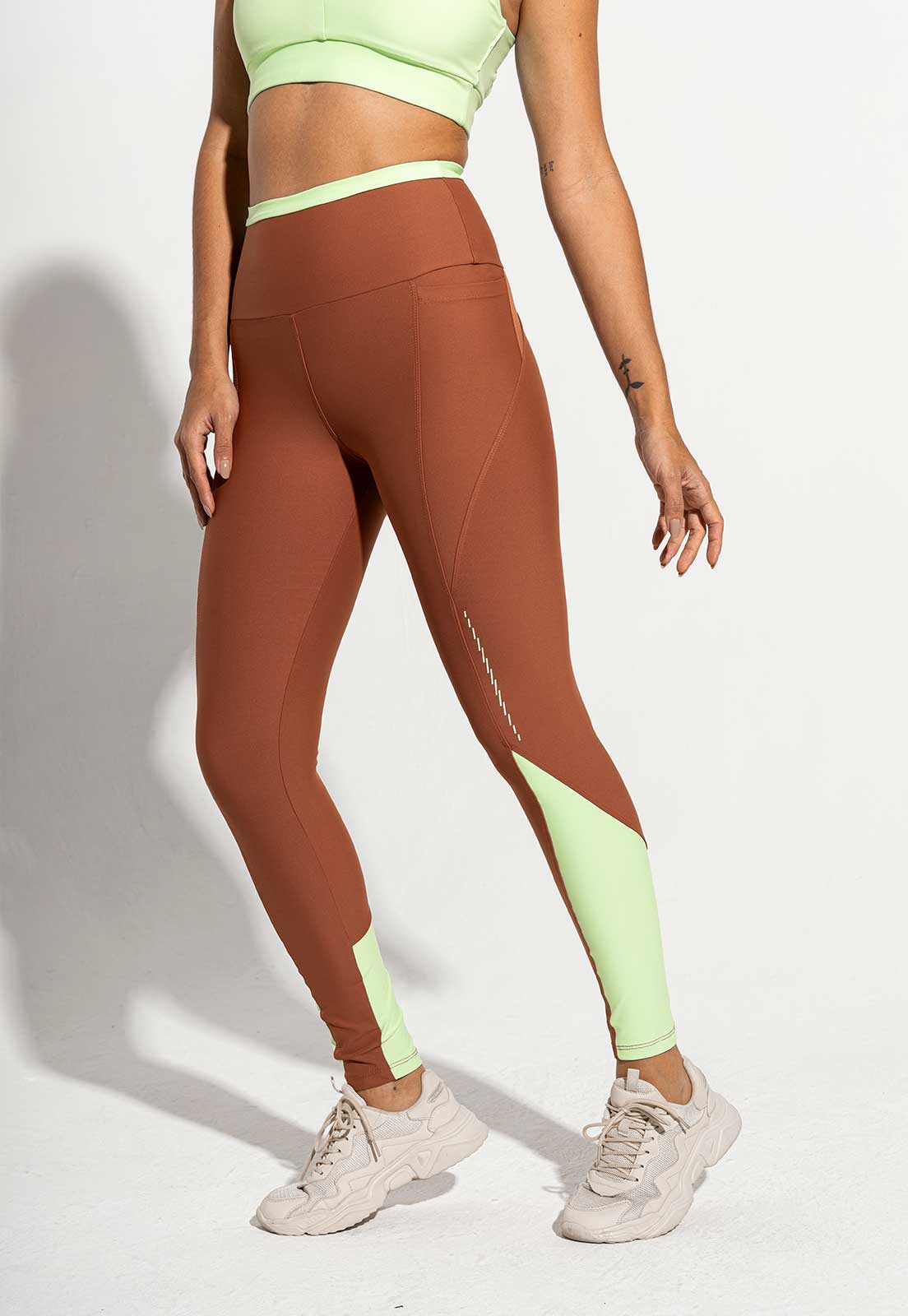 Conjunto Top dupla face+Legging bicolor+Jaqueta lisa capuccino Aura