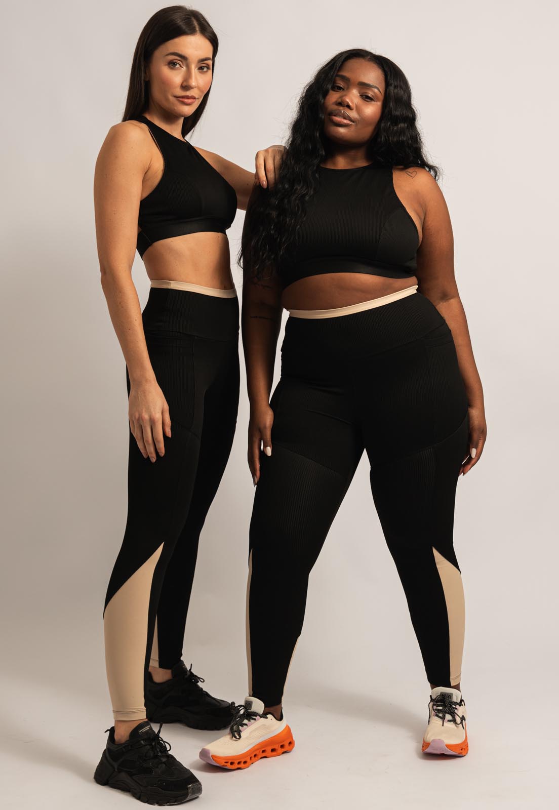 Legging bicolor bege árido e preto canelado Magnetic